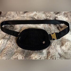 lululemon Women’s athletica Black Fleece Belt Bag with Gold Accent,Used
